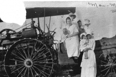 Traction Engine (steam tractor) and family