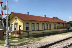 Depot-with-crossing
