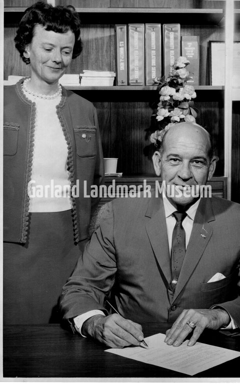 Carl Cooper signing letter circa 1960's