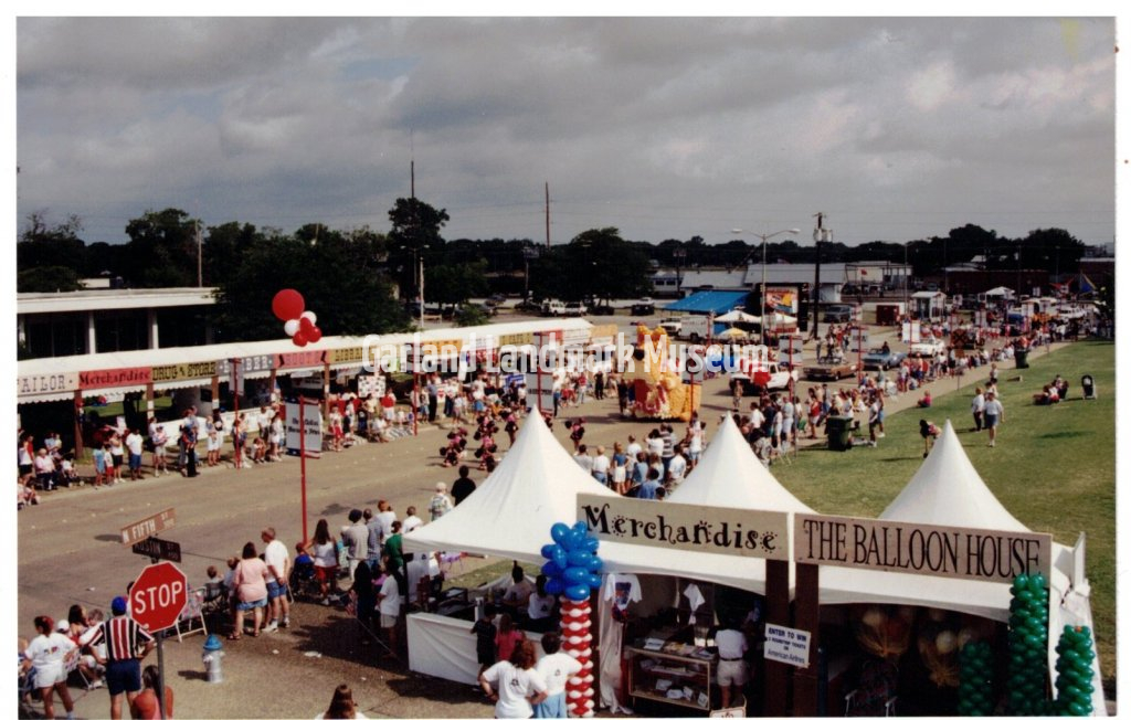 Star Spangled Fourth 1998 Parade - Balloon animal.