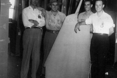 Southern Aircraft, 4 men with airplane part