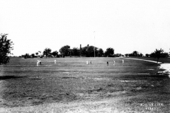 Golfers on Kingsley home lawn