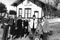 DAR members dedicating tree to Landmark Museum