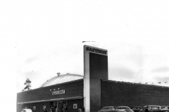 Photo of Safeway store in Spokane, Washington - same facade as Garland store