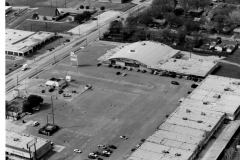 Ridgewood Shopping Center 1989 - Arched roof is former Jewell T store