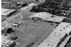 Ridgewood Shopping Center 1989 - Arched roof is former Jewell T store