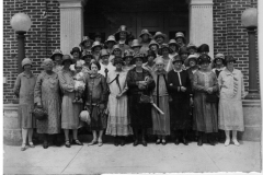 Women at entrance of First Christian Church 1922-1938