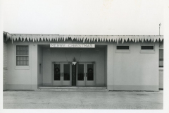 Garland Kraft plant decorated for Christmas
